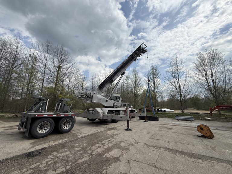 How Are Crane Safety Meetings Conducted Before Lifts in Akron, OH?