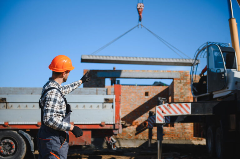 How Crane Operators Handle Oversized Loads in Akron, OH