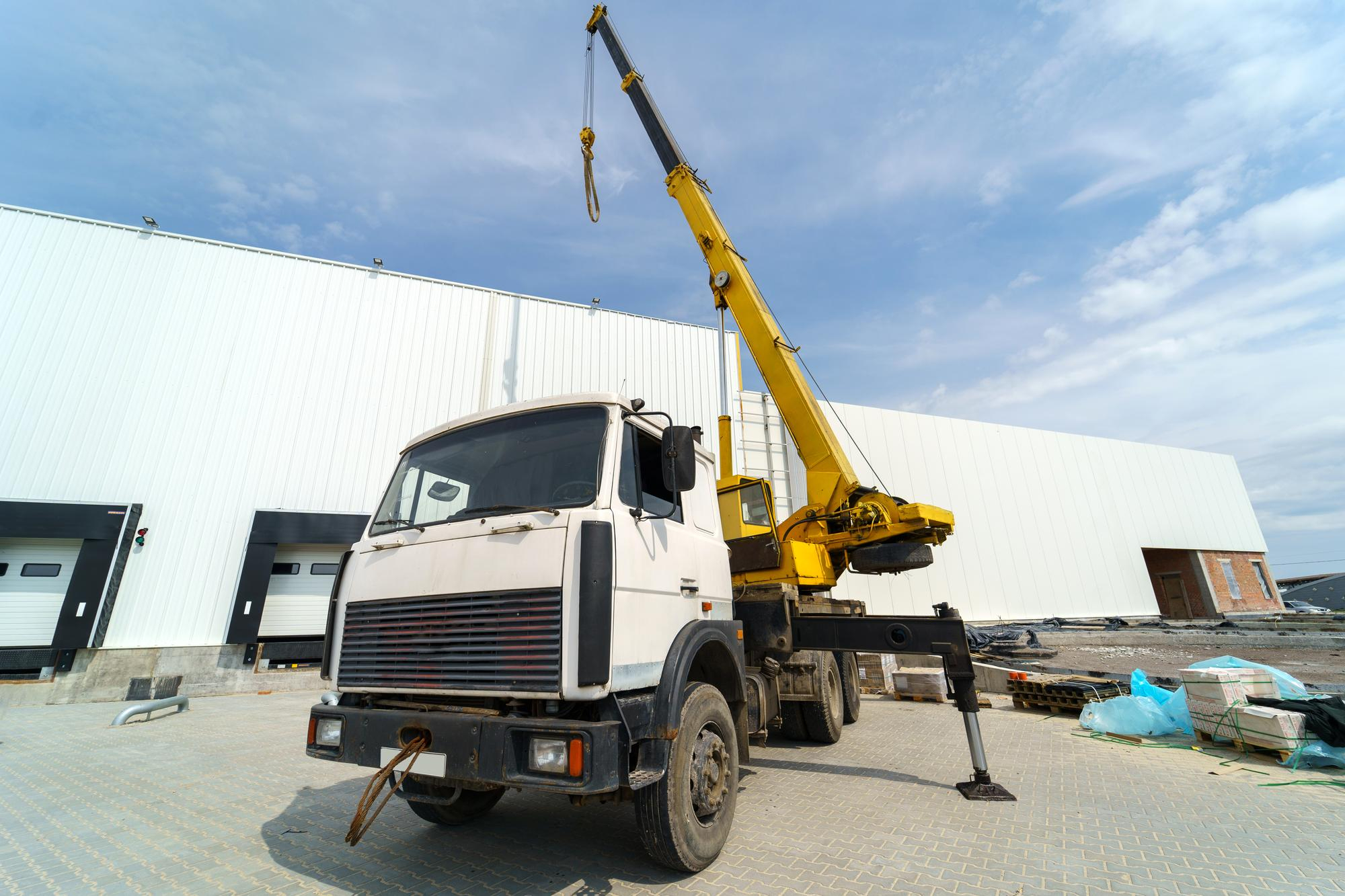 How Are HVAC Crane Lifts Planned for Commercial Buildings in Akron OH?